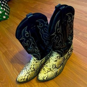 🌵Snake skin Cowboy Boots